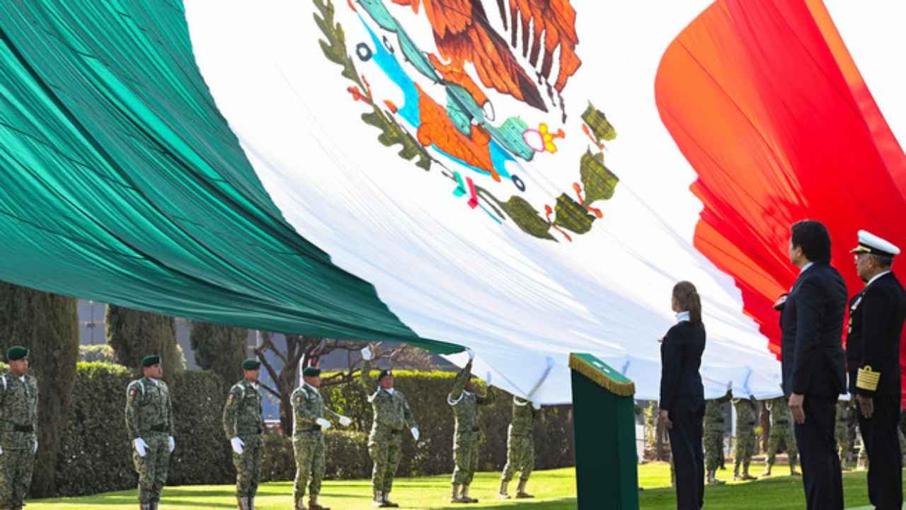 “México es dignidad, valentía y grandeza”: Presidenta Claudia Sheinbaum en ceremonia por el Día de la Bandera