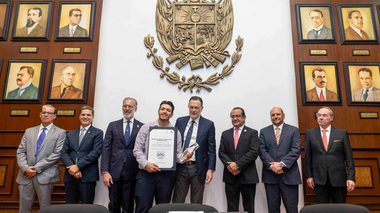Kuri reconoce a empresas con Premio al Mérito Empresarial