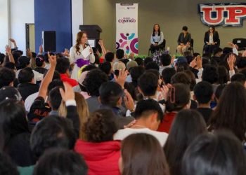 Capacita Secretaría de las Mujeres a estudiantes de la UPQ