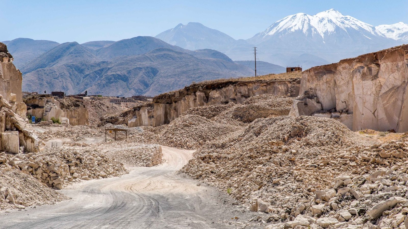 RESCATAN AL PRIMER TRABAJADOR DE LA MINA SANTA FE, EN SINALOA