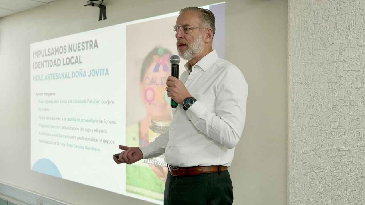 Del Prete presenta programas de SEDESU a comerciantes del Centro Histórico