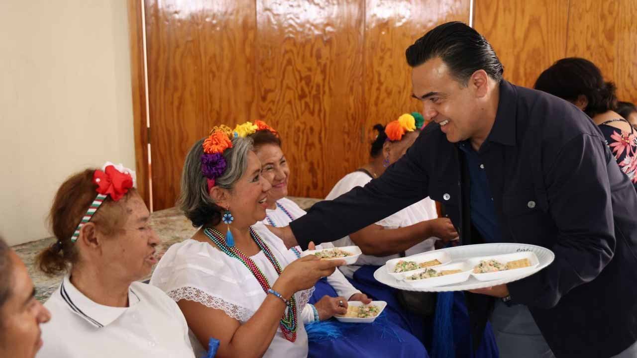 Luis Nava amplía apoyo a adultos mayores en Huimilpan