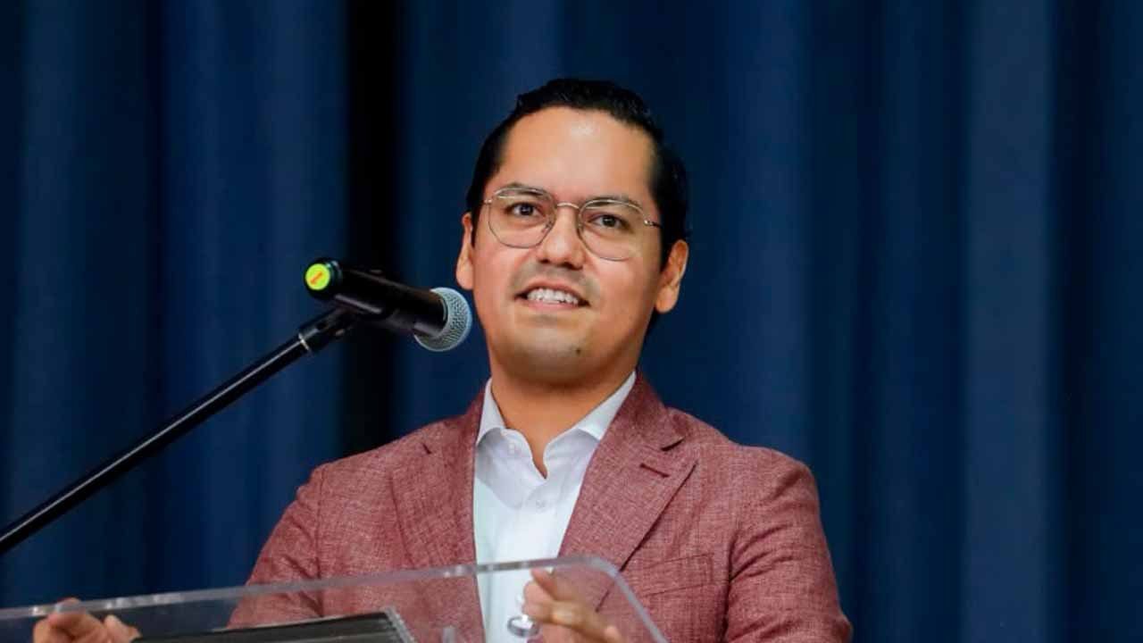 Chepe responde a ministra, defiende su iniciativa y cuestiona postura judicial